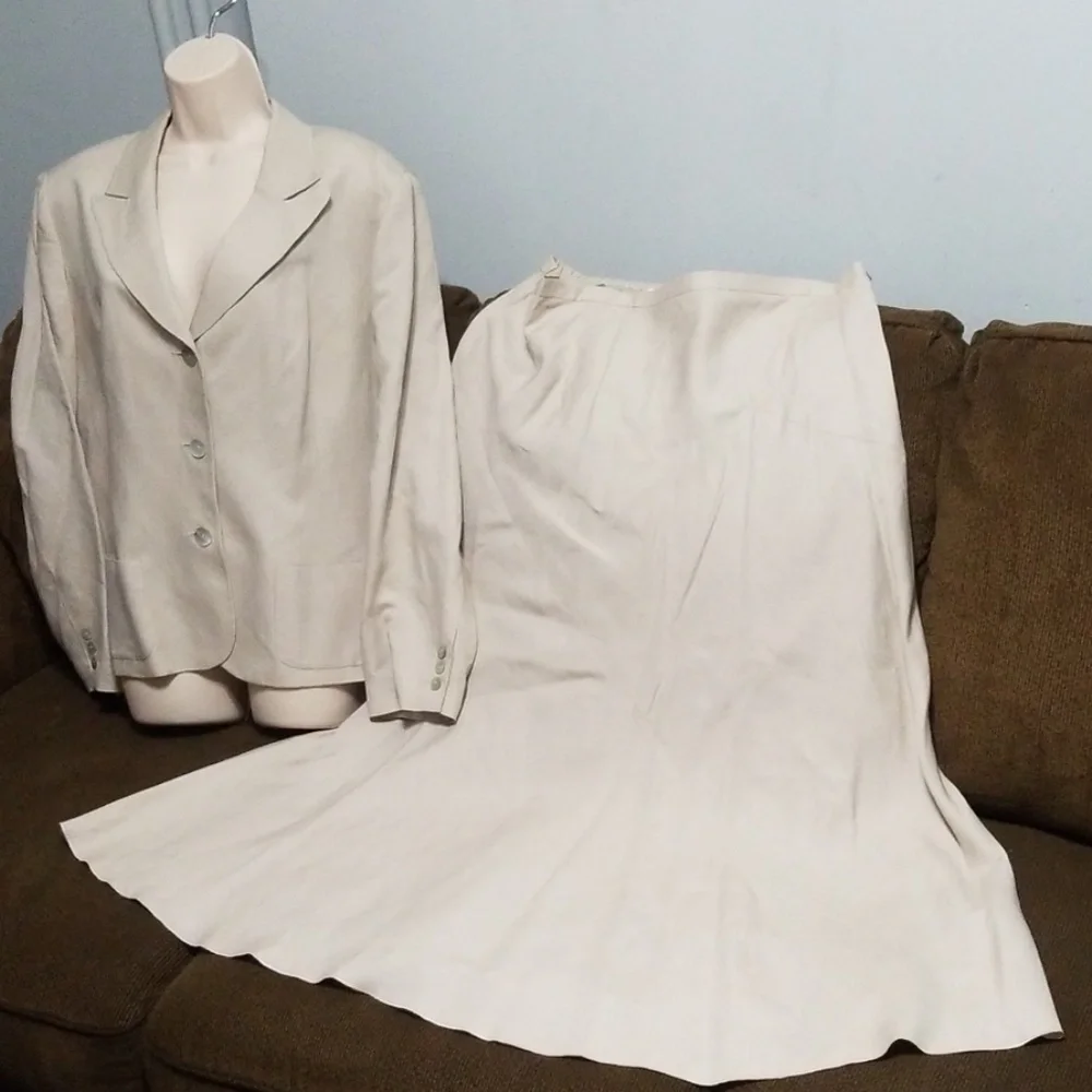 Bloomingdale's tan maxi skirt business suit